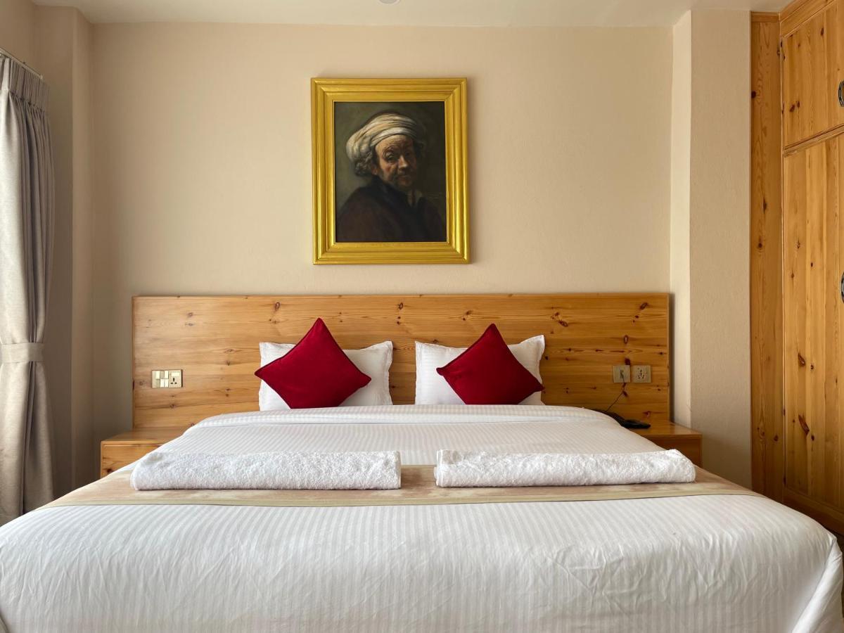 Hotel Pokharaeye 외부 사진