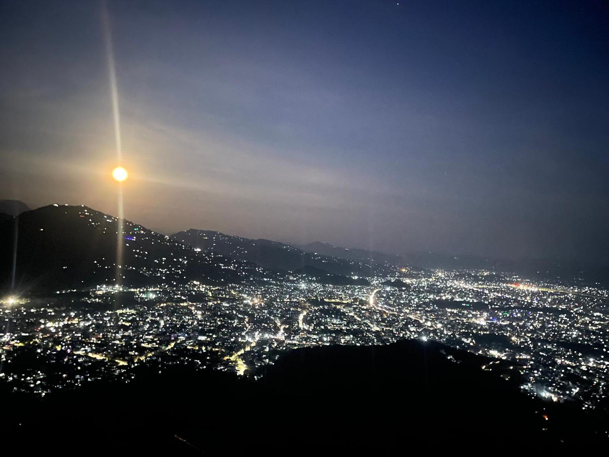 Hotel Pokharaeye 외부 사진